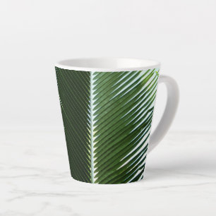 Überlappen von Palm Fronds Tropical Green Abstrakt Milchtasse