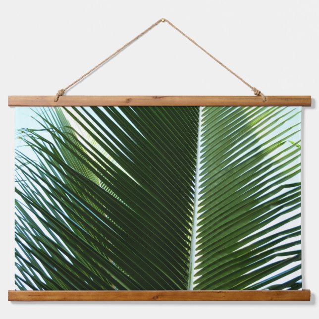 Überlappen von Palm Fronds Tropical Green Abstrakt Wandteppich Mit Holzrahmen (Vorne)