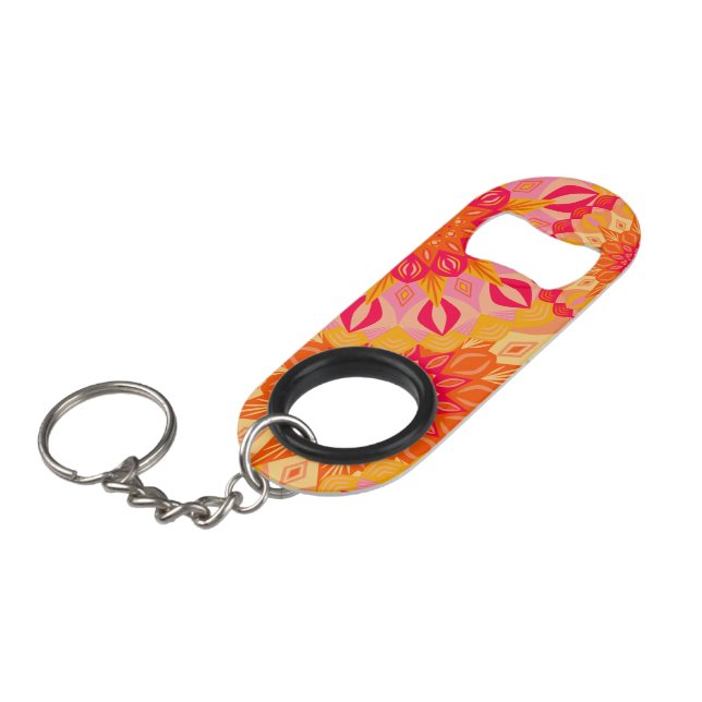 Überlappende Mandala Orange Pink Gelb Mini Flaschenöffner (Vorderseite Schrägansicht)
