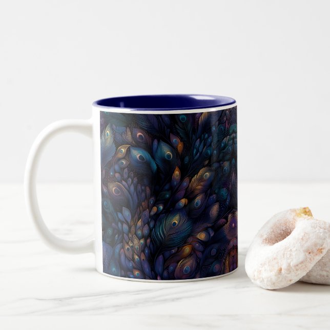 überlappende Pfauenfedern Zweifarbige Tasse (Mit Donut)