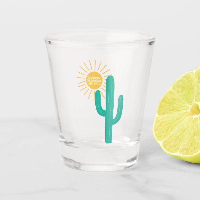 Überleben auf Sonnenschein und Spite Schnapsglas (Vorderseite)