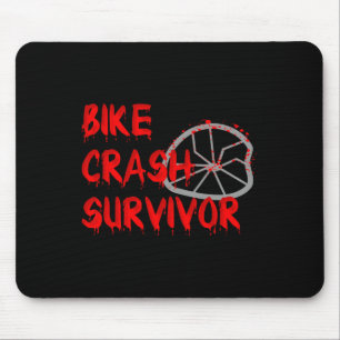 Überlebender eines Fahrradunfalls Lustiger Sturz u Mousepad