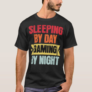 Übernachten bei Tag - Gaming bei Nacht T-Shirt