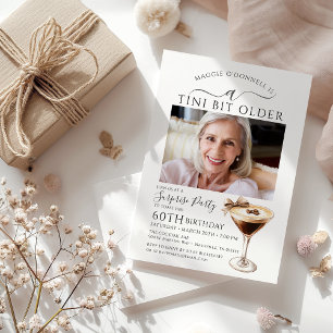 ÜBERRASCHENDES PARTY A Tini Bit Älterer Martini 60 Einladung