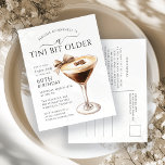 ÜBERRASCHENDES PARTY Tini Bit Älterer Martini 60. Einladungspostkarte<br><div class="desc">Elegantes und elegantes Design für ein gemütliches Geburtstagsfest mit Espressomartini. Ein hübscher und feminininer Bogen fügt eine festliche Touch hinzu.</div>