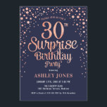 Überraschung 30. Geburtstag Party - Navy & Rose Go Einladung<br><div class="desc">Überraschung 30. Geburtstag Party Einladung. Elegantes Design in Marine und Imitate Glitzer Rose Gold. Features stilvolle Skript-Schriftart und Konfetti. Nachricht,  wenn du ein Alter brauchst.</div>