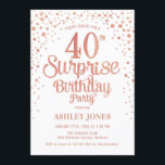 Überraschung 40. Geburtstag Party - Rose Gold & We Einladung<br><div class="desc">Überraschung 40. Geburtstag Party Einladung. Elegantes Design in Weiß und Imitat Glitzer Rose Gold. Features stilvolle Skript-Schriftart und Konfetti. Nachricht,  wenn du ein Alter brauchst.</div>