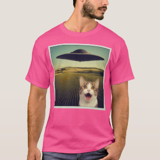 Überraschung in den Bereichen ein Felinentreffen m T-Shirt
