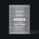 Überraschungsruhestand Party Rustikales Graues Imi Save The Date<br><div class="desc">Kannst du ein Geheimnis behalten haben? Laden Sie Kollegen, Mitarbeiter, Familie und Freunde zu einer eleganten und aufregenden Überraschungsfeier mit maßgeschneiderten Grauholz Save the Date Party Einladungen ein. Alle Formulierungen auf dieser Vorlage ist einfach zu personalisieren, einschließlich der Nachricht, dass "Shhh! Es ist ÜBERRASCHEND." Das Design besticht durch eine moderne...</div>