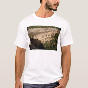 Überreste der indischen Klippenwohnungen des T-Shirt