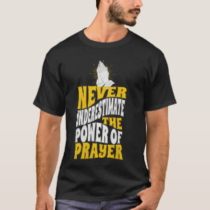 Uberschätze niemals die Kraft betender Hände Cath T-Shirt