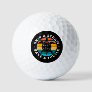 Überspringe einen Strohhalm, der eine Schildkröte Golfball