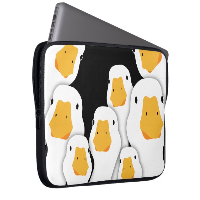 Überwachung durch Eerie: Geese-Überwachung aus dem Laptopschutzhülle (Vorne Rechts)