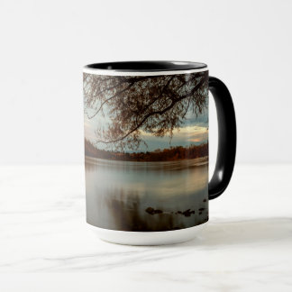 Überwand einen Sonnenuntergang auf dem Sacramento Tasse