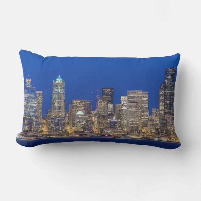 Ufer und Downtown Skyline bei Twilight Lendenkissen (Vorderseite)