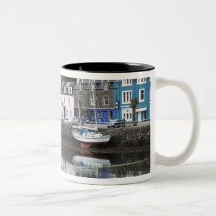 Uferpromenade, Tobermory, Isle of Mull, Schottland Zweifarbige Tasse