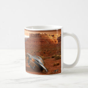 UFO-Abbruch in der Wüste mit der Kaffeetasse