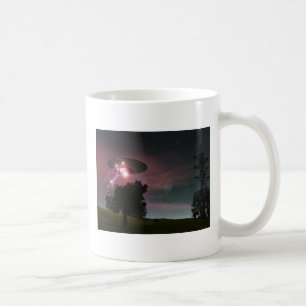 UFO au-dessus de tasse des lignes à  haute tensi