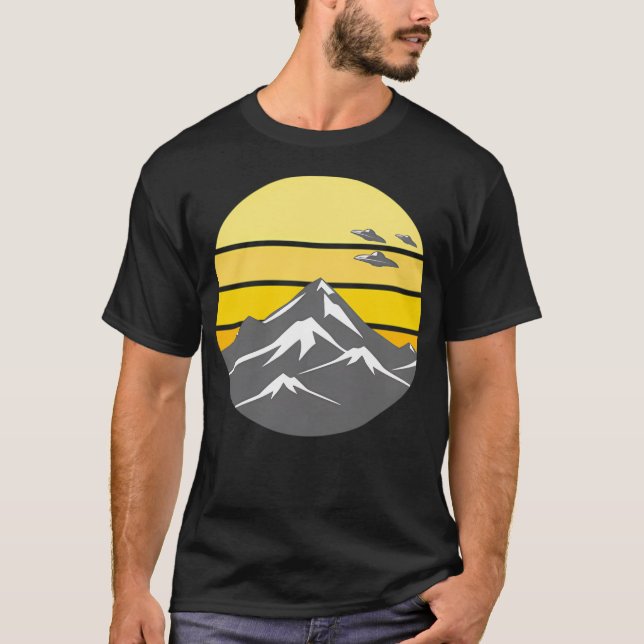 Ufo über Bergen T-Shirt (Vorderseite)