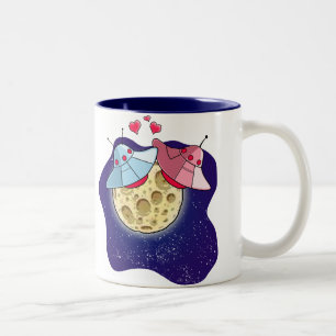 UFOs in der Liebe-Tasse Zweifarbige Tasse