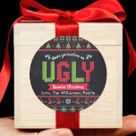 Ugg Sweater Christmas Chalkboard Nordischer Strick Runder Aufkleber<br><div class="desc">"Nimm dir ein hässliches Weihnachtsgeschenk." Feiern Sie die Urlaubssaison mit diesen einzigartigen, lustigen Aufklebern im "Stil"! Ein niedliches, nordisches Strick-Paradies aus Kalkbäumen, Rentieren, Ziergegenständen, zusammen mit spielerischer "Pullover"-Typografie in Rot, Grün und Aquablau, überlagert einen Kalkboardhintergrund. Wählen Sie aus einer runden oder quadratischen Form, in einer Größe von 1, 5" oder...</div>