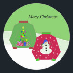 Ugly Christmas Sweaters Runder Aufkleber<br><div class="desc">Ein lustiges Design mit ein paar hässlichen Weihnachtspulli sicher zu machen Thema lächeln!</div>