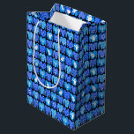 Ugly Hannukah Sweaters Winter Holiday Mittlere Geschenktüte<br><div class="desc">Karo aus diesem gemütlichen Ferienhaus. Besuchen Sie unbedingt meinen Shop für weitere Farben,  andere Muster und passende Artikel wie Geschenkpackung.</div>