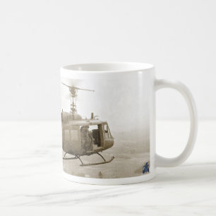 UH-1 Huey über Vietnam-Reispaddy-Tasse Kaffeetasse