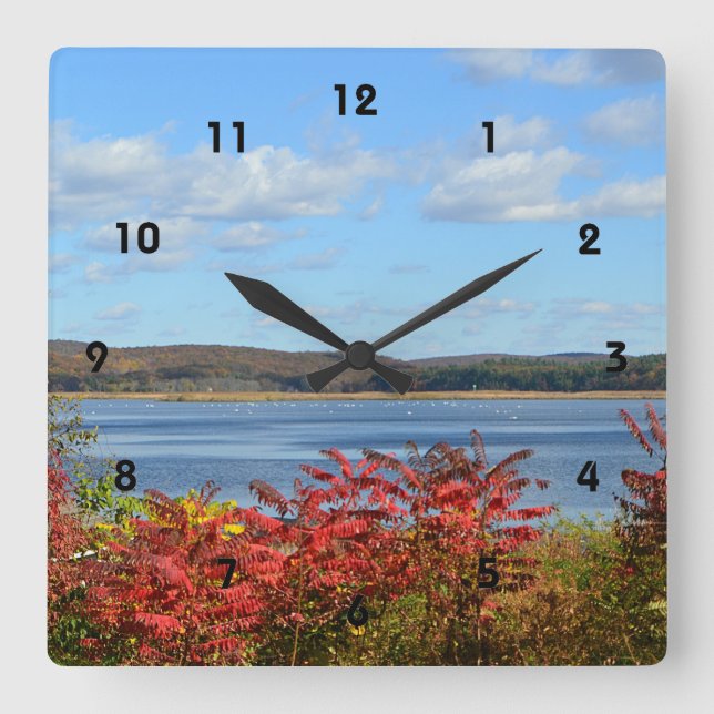 Uhr der Wall-Uhr des Herbstflusses (Vorderseite)