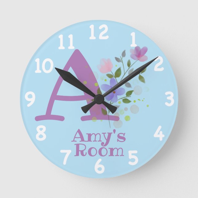 Uhr eines Blumendesigns mit Name Amy (Vorderseite)