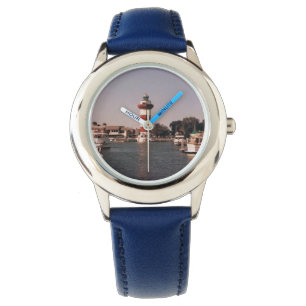 Uhr mit blaues Band-und Leuchtturm-Szene