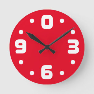 Uhr mit den Zahlen Null, drei, sechs und neun.