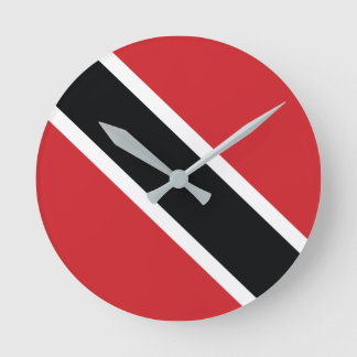 Uhr mit der Nationalflagge von Trinidad und Tobago