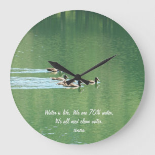 Uhr mit Enten schwimmen im See