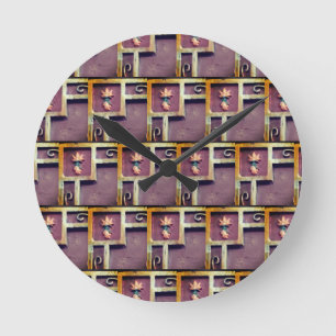 Uhr mit geometrisch gestalteten Goldquadraten Blum