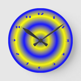 Uhr mit geometrischen goldenen Maßkreisen