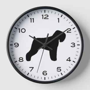 Uhr mit Silhouette des Black Russian Terrier-Hunde
