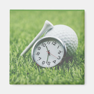 Uhren mit Golfball und tee ist es Zeit für Golf Magnet