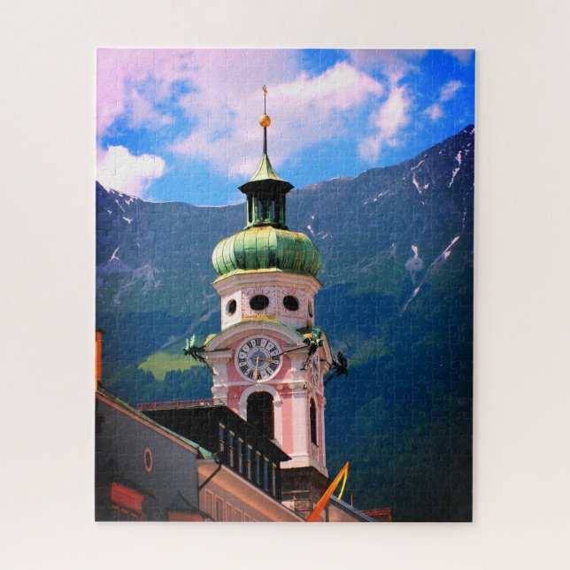 Uhrturm in Österreich (Vertikal)