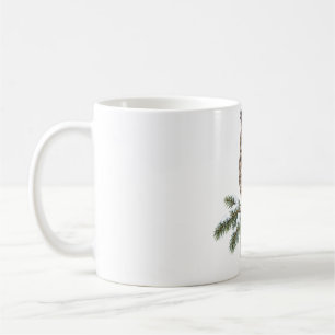 Uhu auf einer schneebedeckten Fichte Kaffeetasse