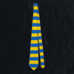Ukraine-Flagge Krawatte<br><div class="desc">Die ukrainische Flagge ist ein horizontales Bicolor . Die verwendeten Farben in der Flagge sind blau,  gelb. Der Anteil der ukrainischen Flagge beträgt 2:3. Die Flagge der Ukraine wurde 1992 adoptiert. Die erste Verwendung des aktuellen Flagdesigns erfolgte 1848. Die letzte Änderung am aktuellen ukrainischen Flaggendesign erfolgte 1918.</div>