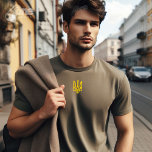 Ukraine Symbol Volodymyr Zelensky Ukrainisch T-Shirt<br><div class="desc">Freie und starke Ukraine. Die Flaggen und Völker der Welt und der Ukraine vereinen sich im selben Herzschlag</div>
