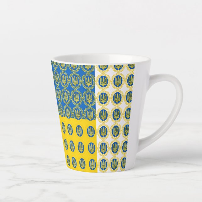 Ukraine Verspätete Tasse und ukrainische Flagge /  (Rechts)