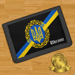 ukrainische Brieftasche, Patriotische ukrainische  Trifold Geldbörse<br><div class="desc">Patriotische Ukraine Mode-Brieftasche mit ukrainischer Flagge und Ukraine Republik Emblem auf schwarzem Hintergrund.</div>