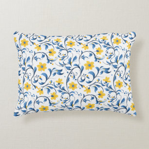 Ukrainische florale Volksmotiven. Blau und gelb. Dekokissen