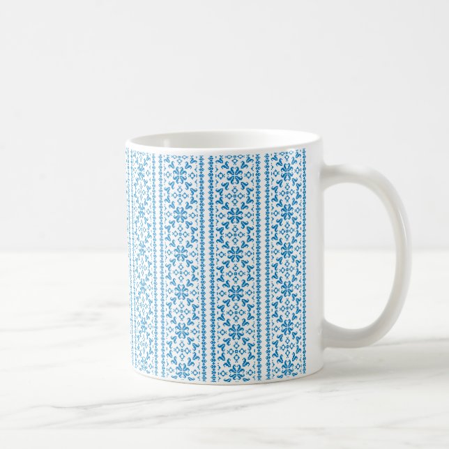 Ukrainische Stickerei Blue Vyshyvanka Kaffeetasse (Rechts)