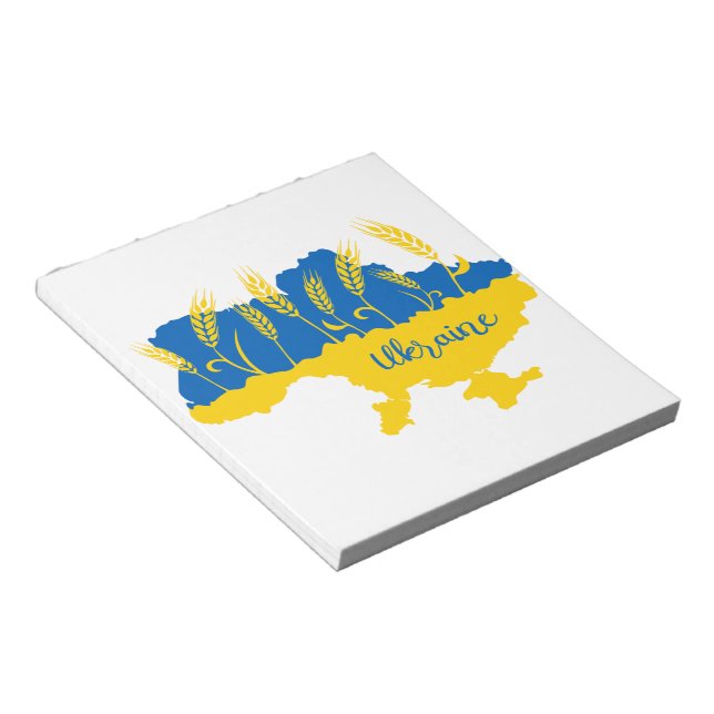 Ukrainische Typografie und Weizenohr auf ukrainisc Notizblock (angewinkelt)