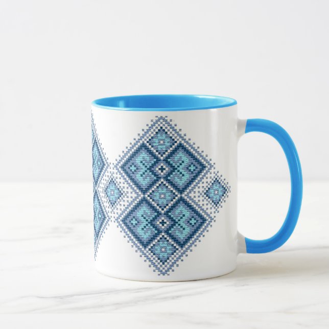 Ukrainisches Stickereiblau vyshyvanka Tasse (Rechts)