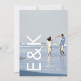 Ultra Modern formatiertes Monogramm mit Groß-Weiß- Save The Date