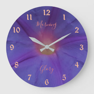 Ultra Violet Morning Glory Blume und Text Große Wanduhr